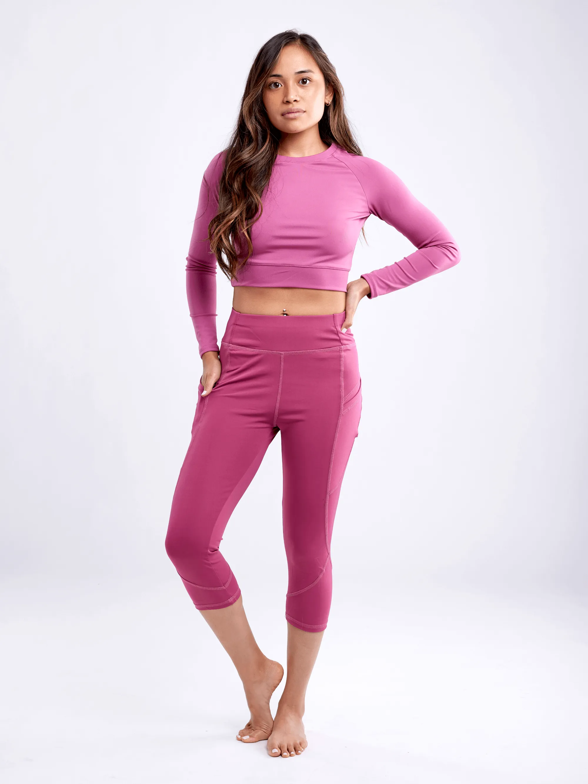 Mid-Rise Capri Fitness Leggings with Side Pockets