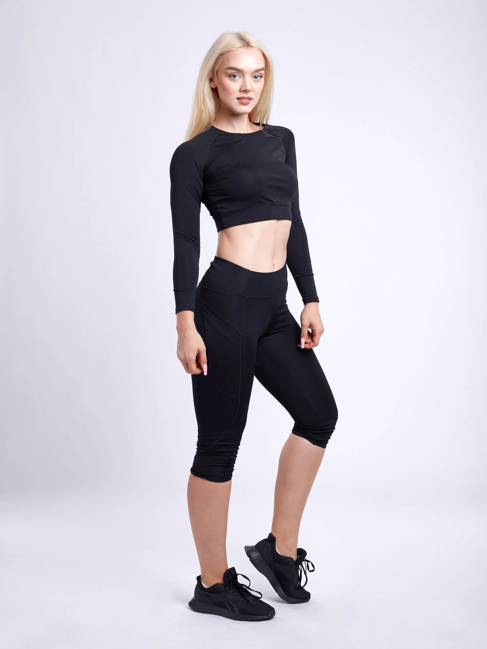 Mid-Rise Capri Fitness Leggings with Side Pockets