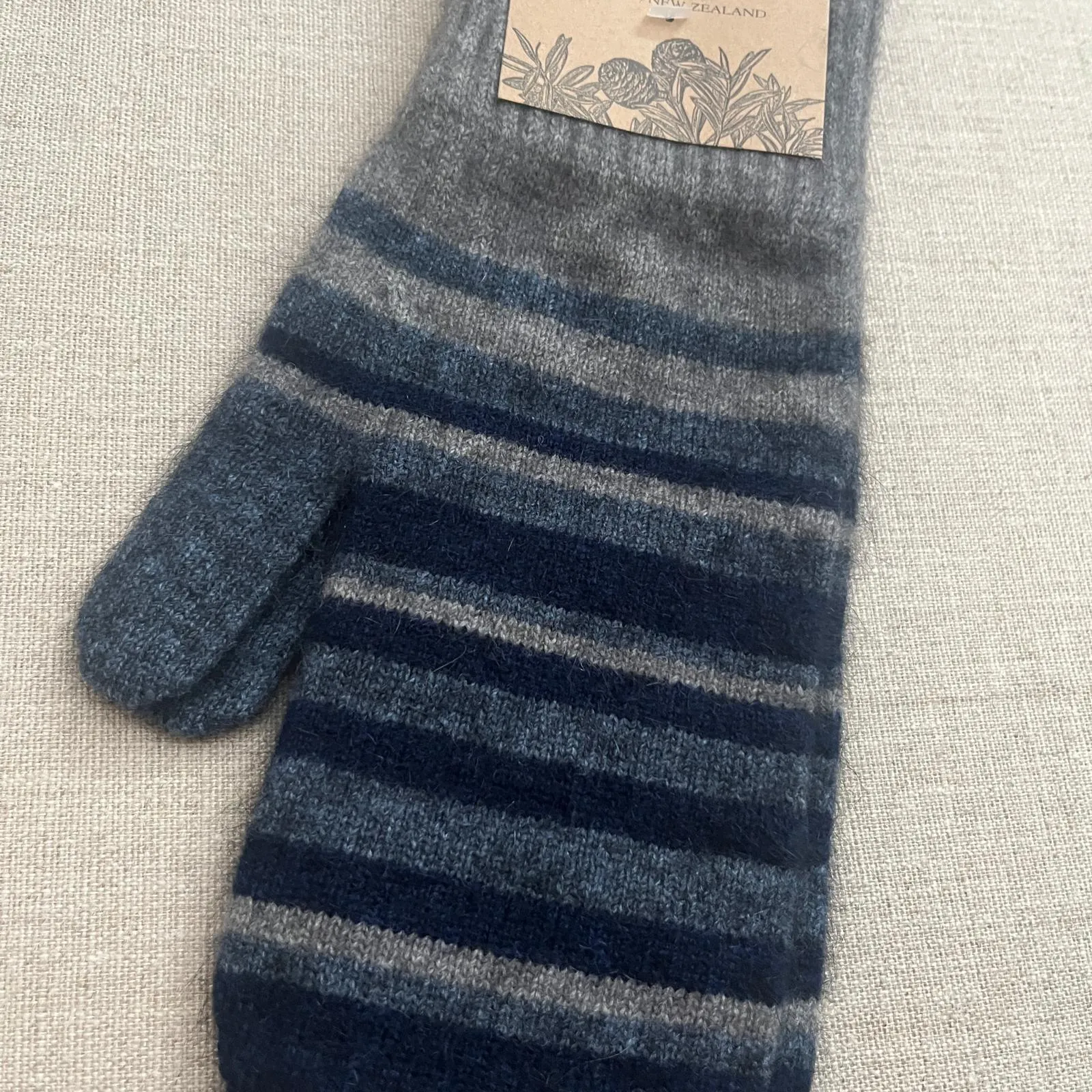 Noble Wilde Possum Merino Mitten