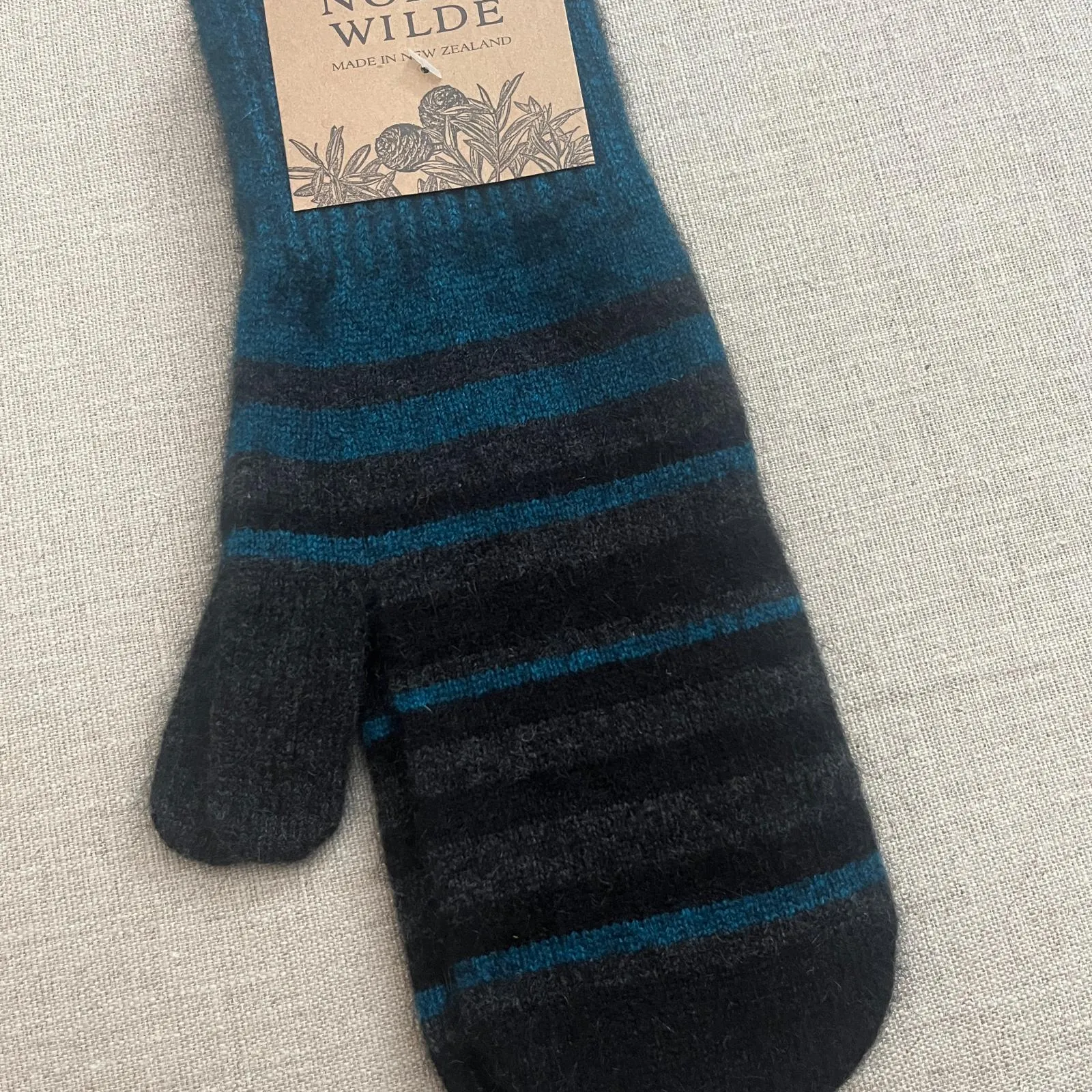 Noble Wilde Possum Merino Mitten